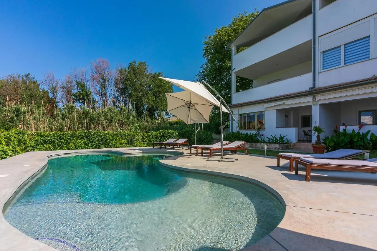 Apartments Pool Fazana
