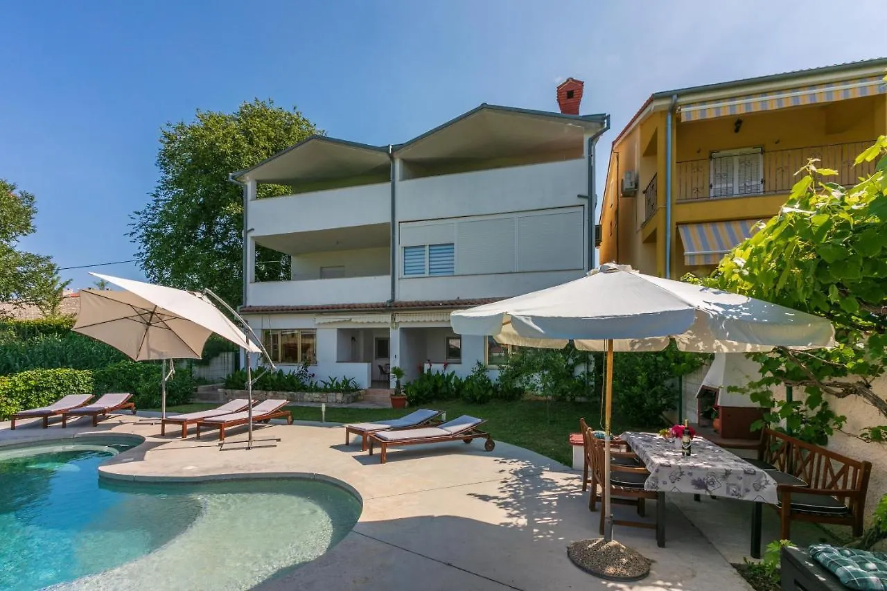 Apartments Pool Fazana