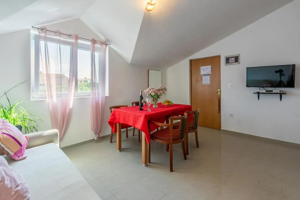 Apartments Pool Fazana