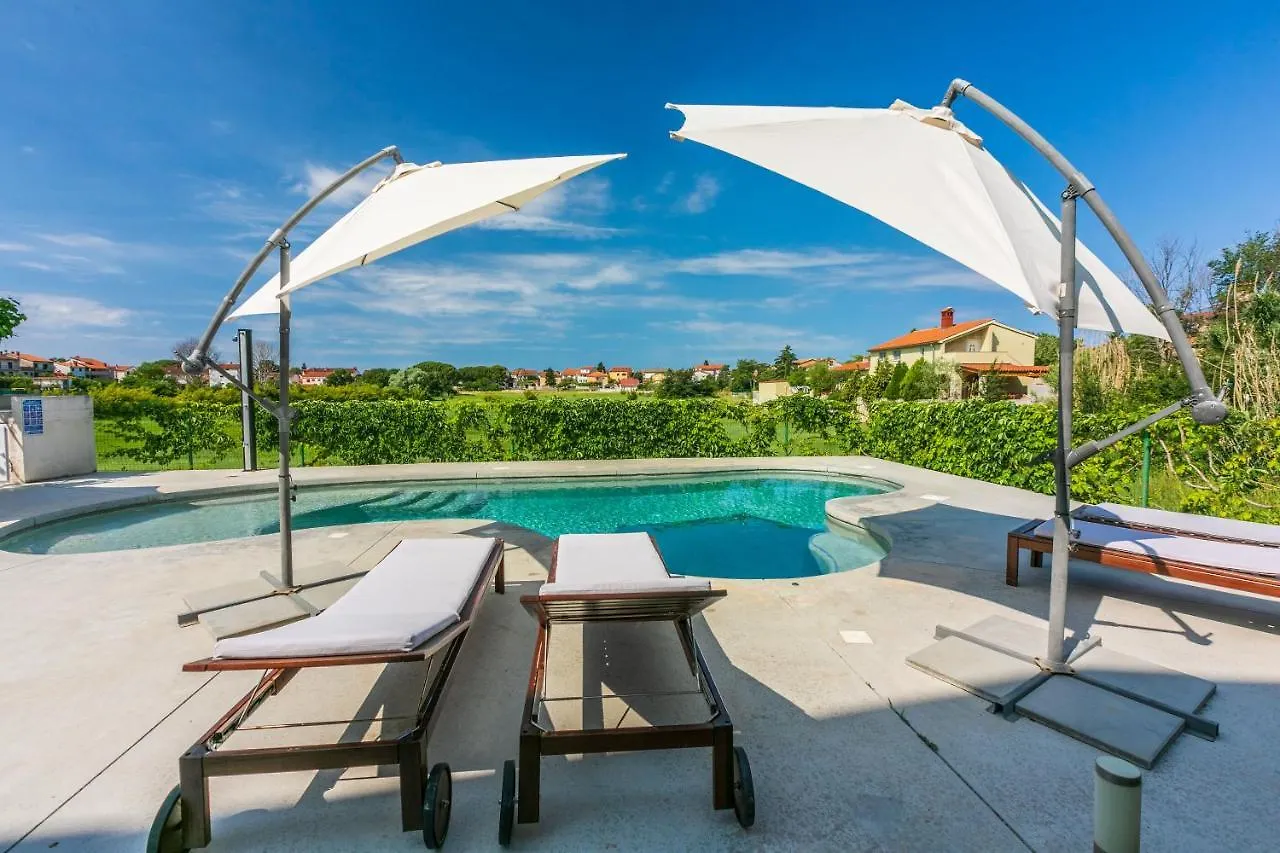 Apartments Pool Fazana Croatia