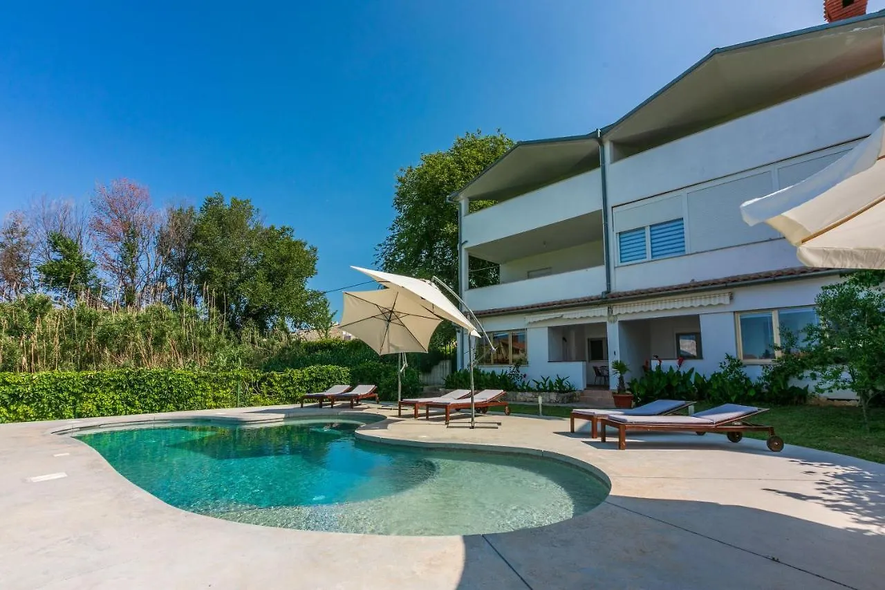 Apartments Pool Fazana