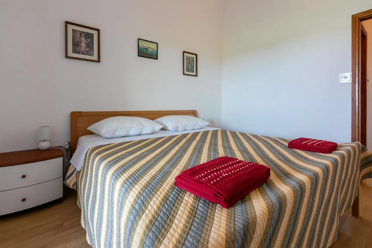 Apartments Pool Fazana Croatia
