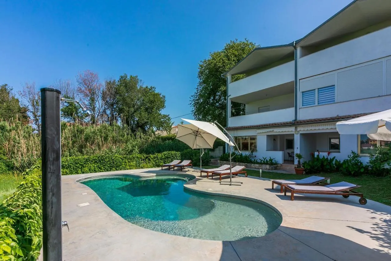 Apartments Pool Fazana