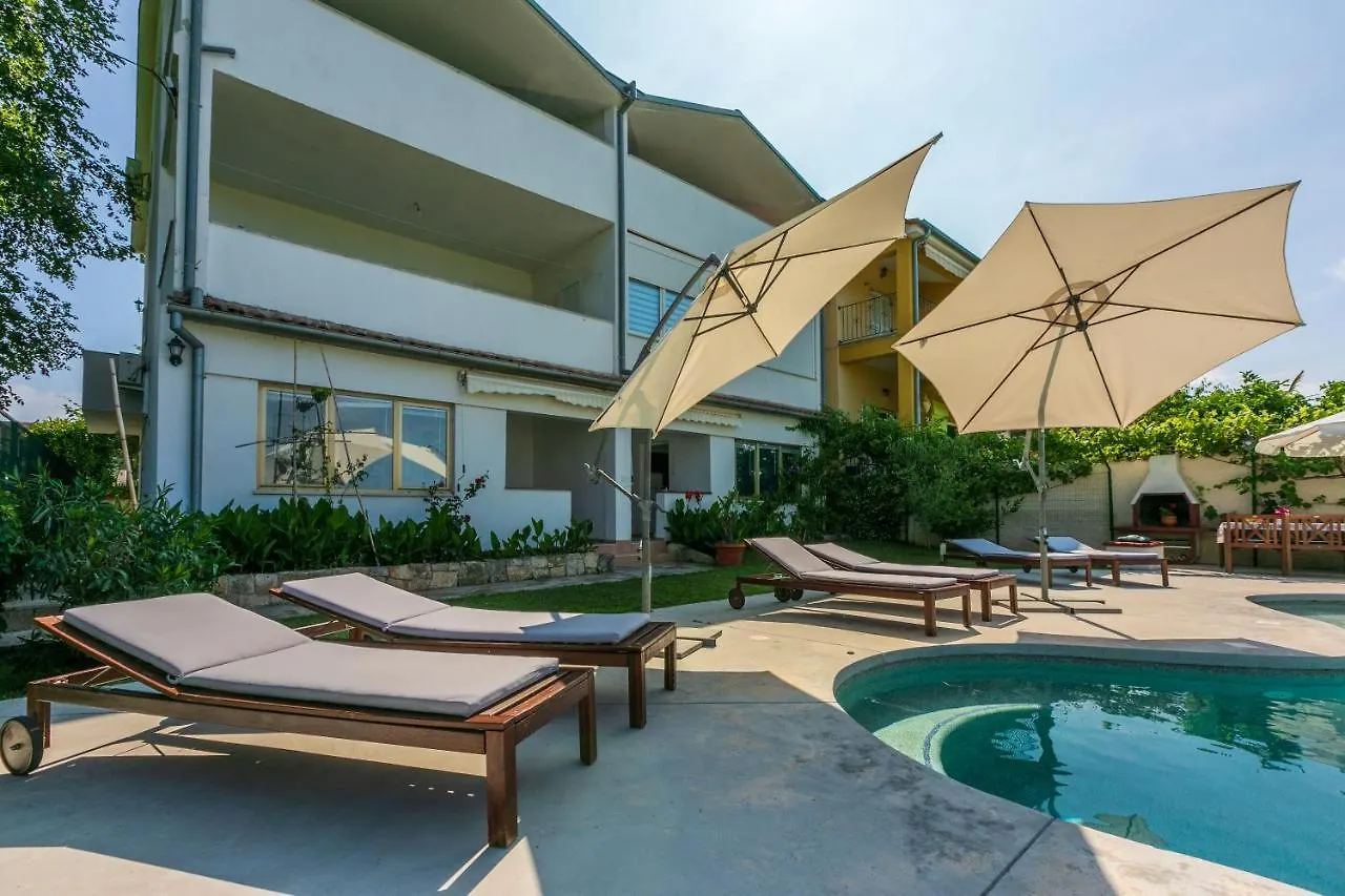 Apartments Pool Fazana Croatia