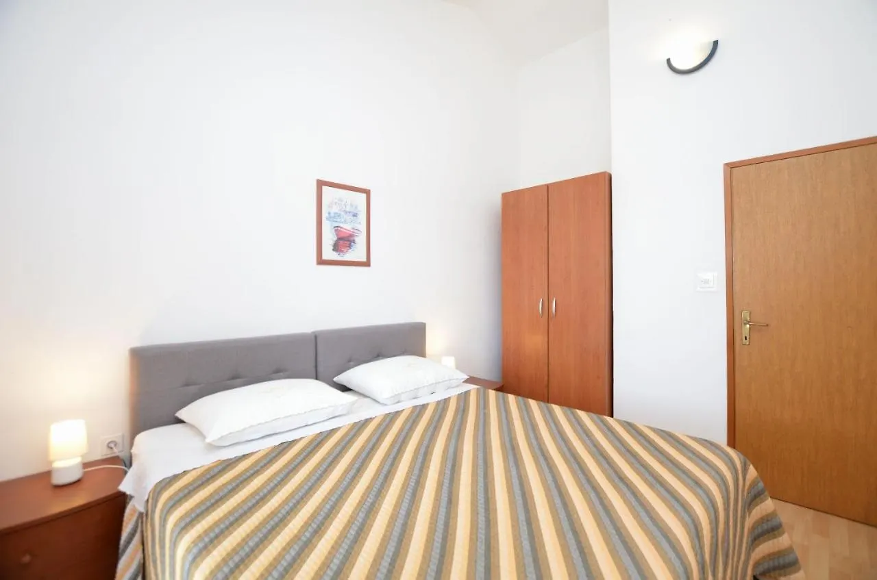 Apartments Pool Fazana 0*,